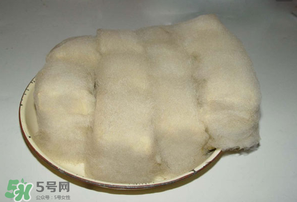 霉豆腐長黑毛能吃嗎？霉豆腐為什么長黑毛？