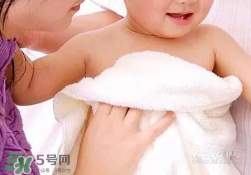 寶寶拉肚子發(fā)燒39度會燒壞腦子嗎？寶寶拉肚子發(fā)燒39度怎么辦？