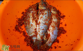 腌魚可以放白酒嗎？腌魚可以放料酒嗎？