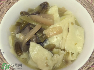 酸菜臭了還能吃嗎？酸菜臭了對身體有害嗎？
