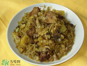 酸菜臭了還能吃嗎？酸菜臭了對身體有害嗎？