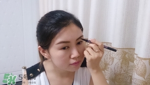 液體眉筆怎么用？液體眉筆使用方法