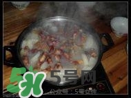 臘豬腳燉什么好吃？臘豬蹄燉什么好吃？
