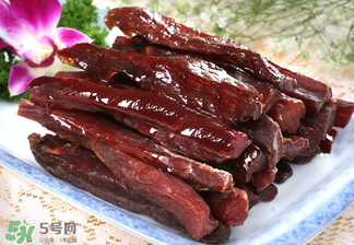 風干牛肉是生的嗎？風干牛肉是生的還是熟的？