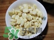 臘八蒜要放鹽嗎？臘八蒜要放多少鹽比例是多少？