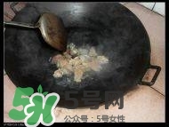 臘豬腳燉什么好吃？臘豬蹄燉什么好吃？