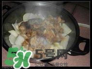 臘豬腳燉什么好吃？臘豬蹄燉什么好吃？