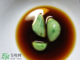 臘八醋里的蒜能吃嗎？臘八醋里的蒜好吃嗎？