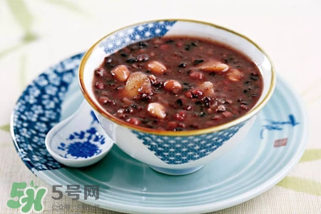 臘八飯熱量高嗎？吃臘八飯會發(fā)胖嗎？