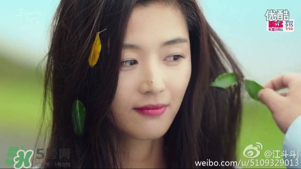 李溪芮的口紅什么顏色？李溪芮口紅色號試色