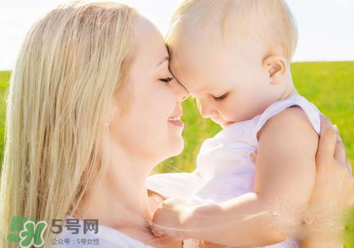 寶寶半歲添加什么輔食？寶寶半歲吃什么？