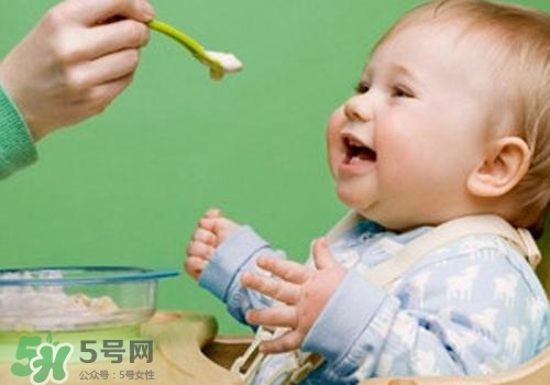 寶寶半歲添加什么輔食？寶寶半歲吃什么？