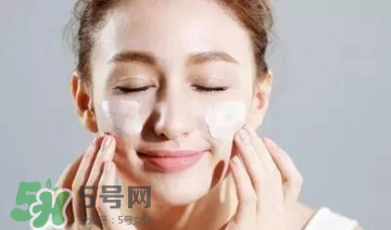 素顏霜對(duì)皮膚有傷害嗎？素顏霜對(duì)皮膚的傷害大嗎？