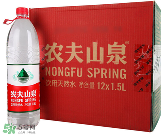 礦泉水會過期嗎？礦泉水過期了還能喝嗎？