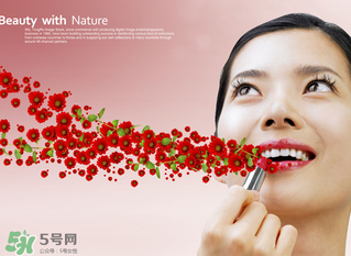 涂口紅嘴唇變白怎么辦？長(zhǎng)期涂口紅的危害