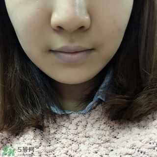 愛麗小屋唇部遮瑕膏怎么樣？愛麗小屋唇部遮瑕膏好用嗎？