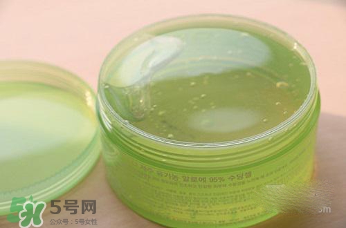 嘴唇干裂可以涂蘆薈膠嗎？嘴唇干裂怎么涂蘆薈膠？