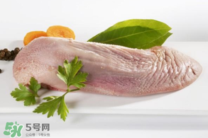 豬舌頭上的白苔怎么撕下來？豬舌頭上的白苔能吃嗎？