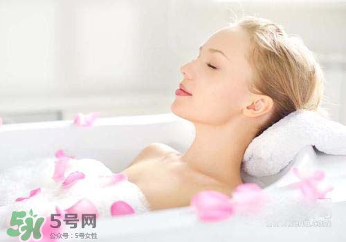 牛奶浴多久泡一次最好？牛奶浴一次泡多久？
