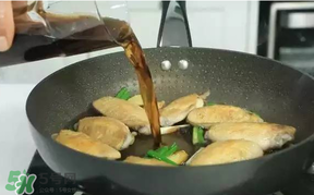 雞翅用熱水焯還是涼水？雞翅焯水冷水下鍋還是熱水？