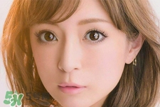 戴美瞳可以滴眼藥水嗎？戴美瞳滴什么眼藥水？