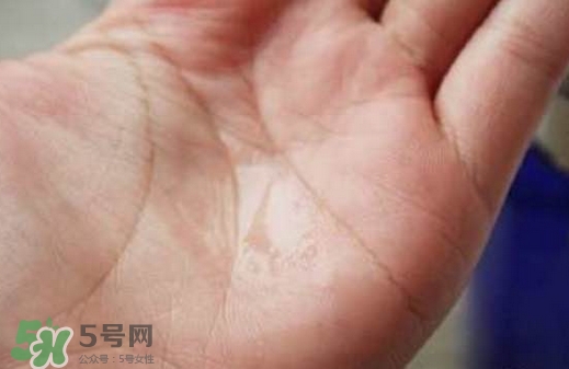 美容液是化妝水嗎？美容液和化妝水的區(qū)別