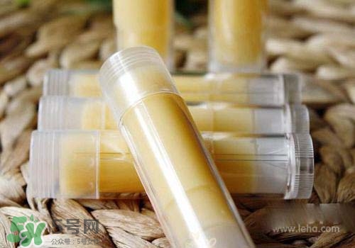 潤唇膏可以增長睫毛嗎？潤唇膏怎樣增長睫毛？