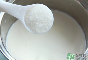 面糊用熱水還是涼水？面糊是用熱水調(diào)還是用涼水調(diào)？