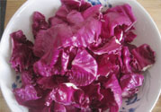 紫甘藍(lán)生吃好還是熟吃好？紫甘藍(lán)怎么吃最營養(yǎng)？