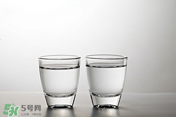 喝白酒有什么好處？怎么喝酒不容易醉