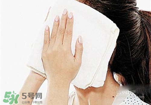 熱毛巾敷臉能祛痘嗎？長痘怎么用熱毛巾敷臉？