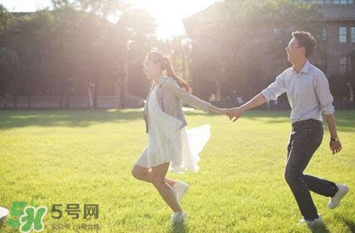 拍婚紗照可以戴眼鏡嗎？拍婚紗照戴眼鏡好不好？