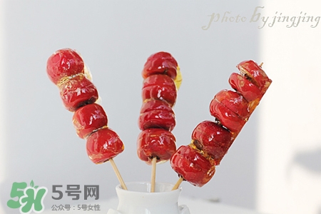 冰糖葫蘆的紙能吃嗎？冰糖葫蘆外面的膜能吃嗎？