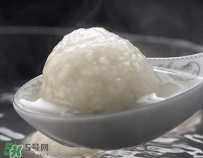 元宵面用涼水還是熱水？元宵是用熱水還是冷水調面粉？
