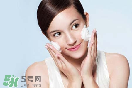 春天臉上冒痘痘怎么辦？為什么春天臉上容易出痘？