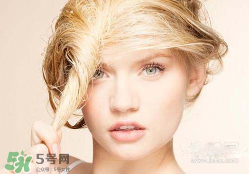 染發(fā)前可以洗頭嗎？染發(fā)前洗頭好還是不洗頭好？