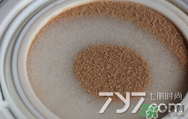vant氣墊cc黑色和白色哪款好？vant36.5氣墊cc黑色和白色區(qū)別