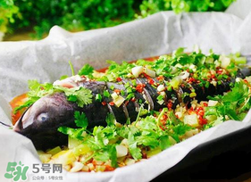 紙包魚用的什么紙？做紙包魚的紙什么紙？