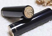 蘭蔻菁純唇膏怎么打開？蘭蔻口紅蓋子怎么打開？