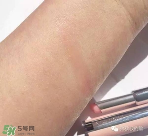 紀(jì)梵希小羊皮和禁忌之吻哪個好？紀(jì)梵希小羊皮和禁忌之吻對比
