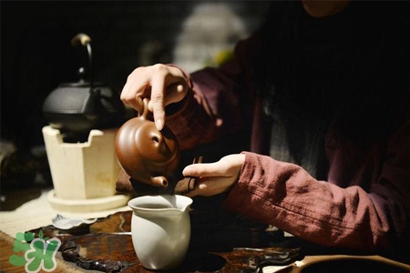 紫砂壺如何鑒別好壞？怎樣辨別紫砂壺的好壞？