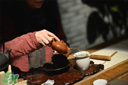 如何清洗紫砂壺茶垢？紫砂壺的茶垢怎么清洗？