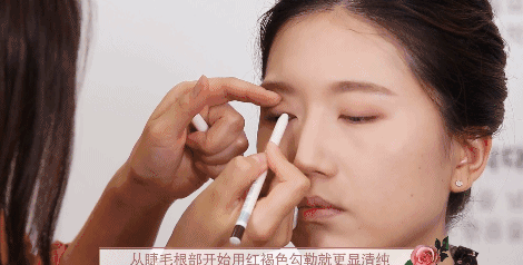 干玫瑰色妝容怎么化？干玫瑰色妝容畫法步驟