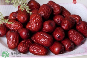 紅棗有點(diǎn)酸還能吃嗎？紅棗為什么會(huì)酸？