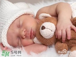 嘴唇干燥是什么原因？嘴唇干裂脫皮怎么辦？