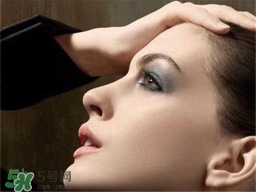 假體隆鼻多久可以化妝？假體隆鼻多久可以敷面膜？