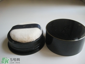 cpb散粉和紀(jì)梵希散粉哪個好？cpb散粉和紀(jì)梵希散粉對比