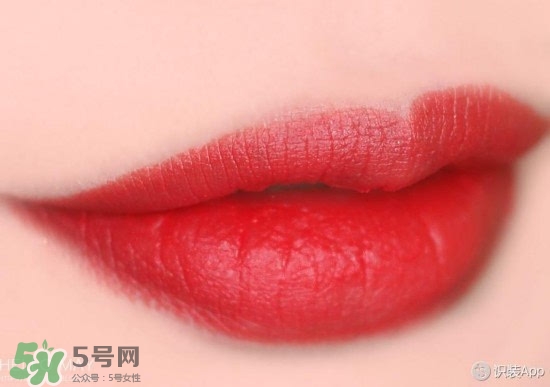 啞光口紅和珠光口紅哪個好？啞光口紅和珠光區(qū)別