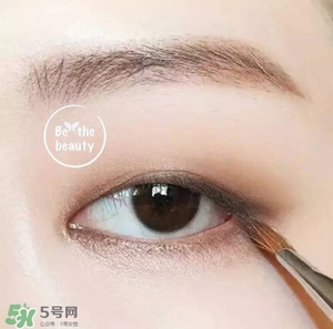 啞光眼影怎么畫？啞光眼影畫法步驟圖解
