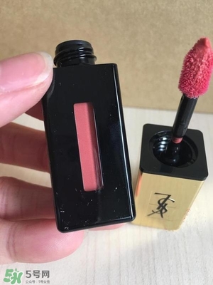 ysl鏡面唇釉和黑管唇釉哪個好？ysl鏡面唇釉和黑管唇釉區(qū)別